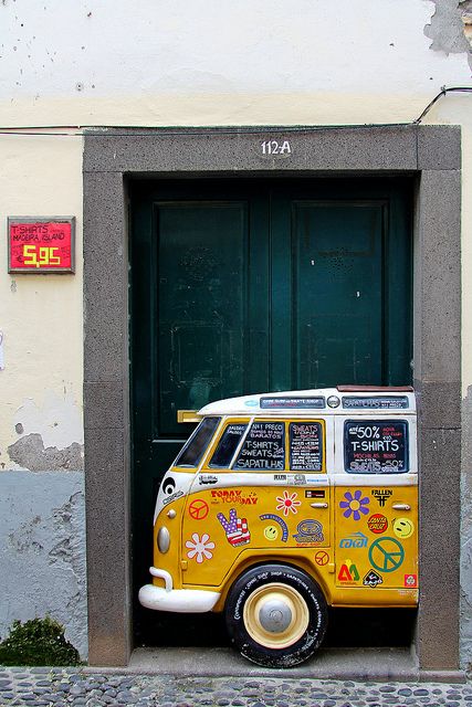 Quando portas transformam se em galerias de arte a céu aberto